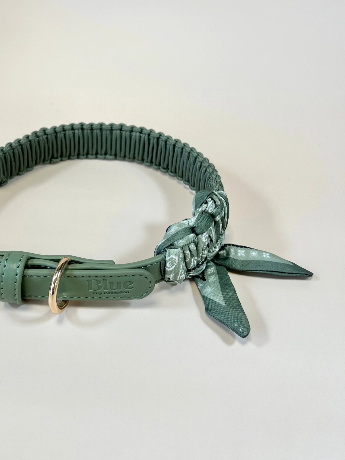 Blue Pup Collection Green bandana halsband